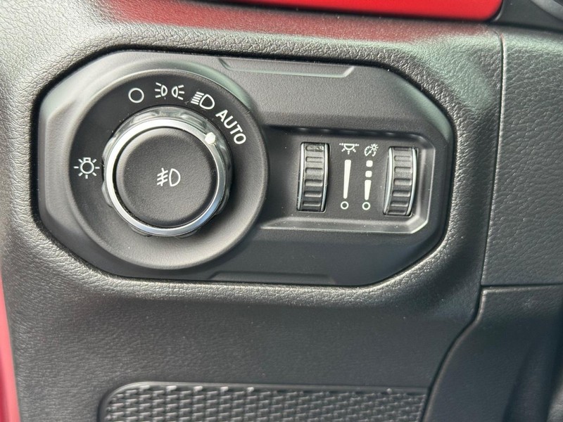 Jeep Wrangler Vehicle Full-screen Gallery Image 18