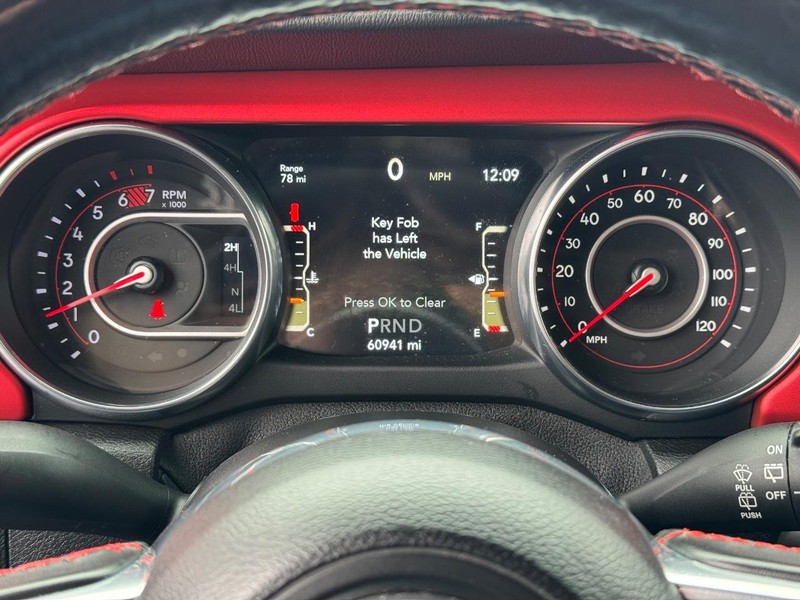 Jeep Wrangler Vehicle Full-screen Gallery Image 21