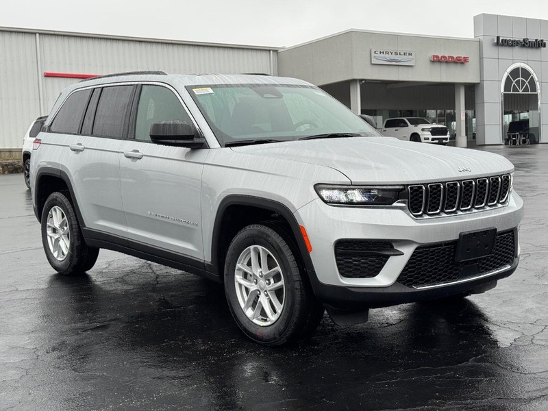 Jeep Grand Cherokee Vehicle Full-screen Gallery Image 2