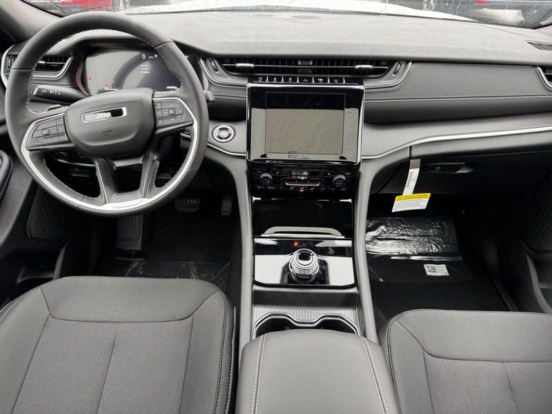 Jeep Grand Cherokee Vehicle Full-screen Gallery Image 7