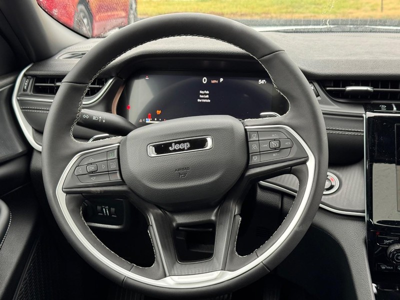 Jeep Grand Cherokee Vehicle Full-screen Gallery Image 8