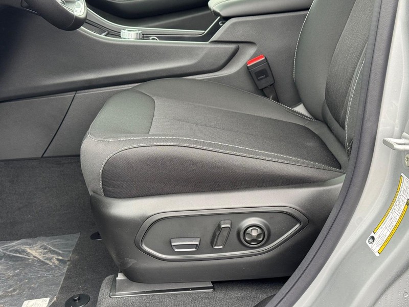 Jeep Grand Cherokee Vehicle Full-screen Gallery Image 11