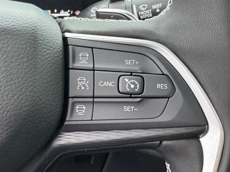 Jeep Grand Cherokee Vehicle Full-screen Gallery Image 14