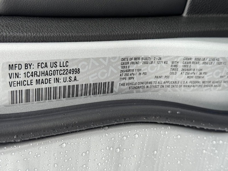 Jeep Grand Cherokee Vehicle Full-screen Gallery Image 17