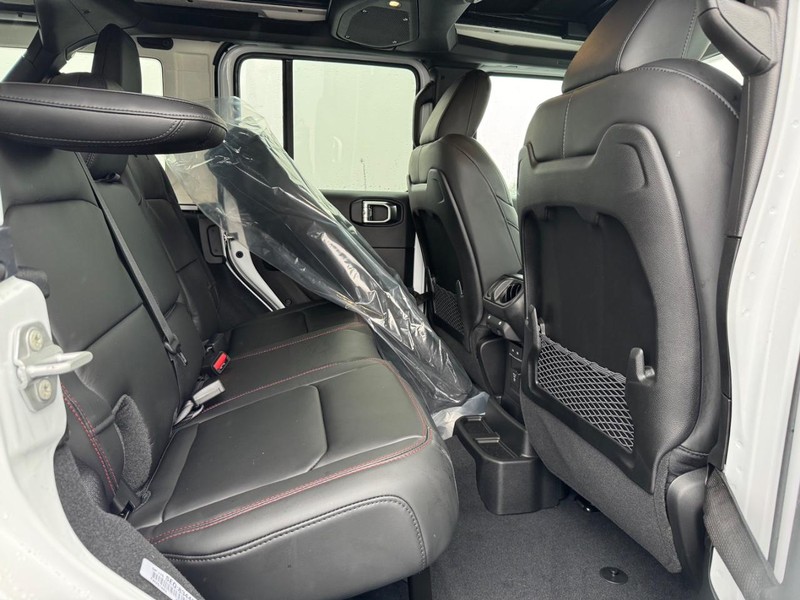 Jeep Wrangler Vehicle Full-screen Gallery Image 6