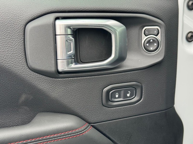 Jeep Wrangler Vehicle Full-screen Gallery Image 10