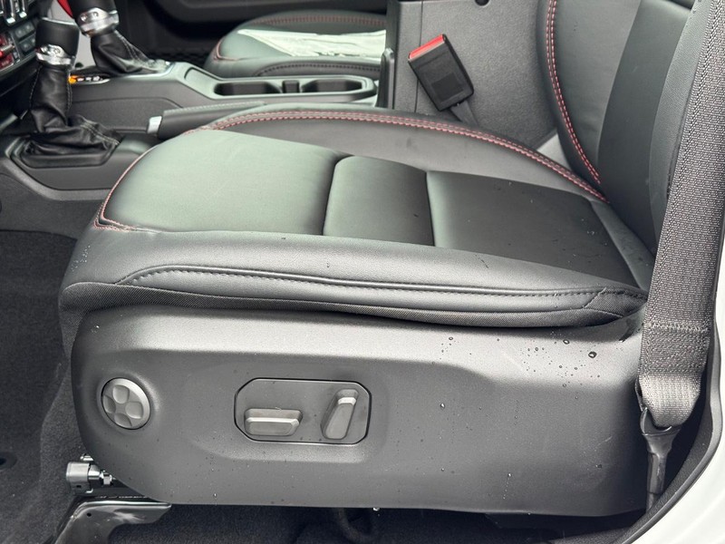 Jeep Wrangler Vehicle Full-screen Gallery Image 11