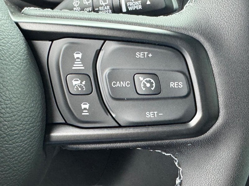 Jeep Wrangler Vehicle Full-screen Gallery Image 13