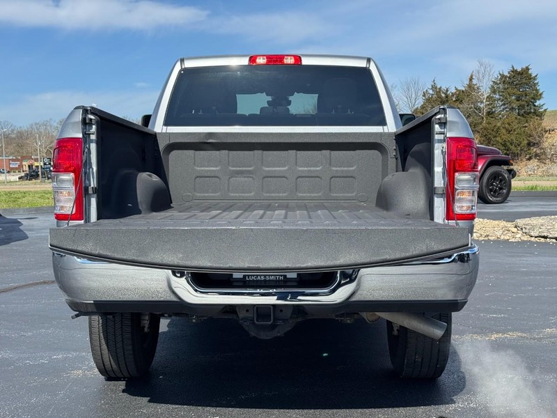 Ram 2500 Vehicle Full-screen Gallery Image 04