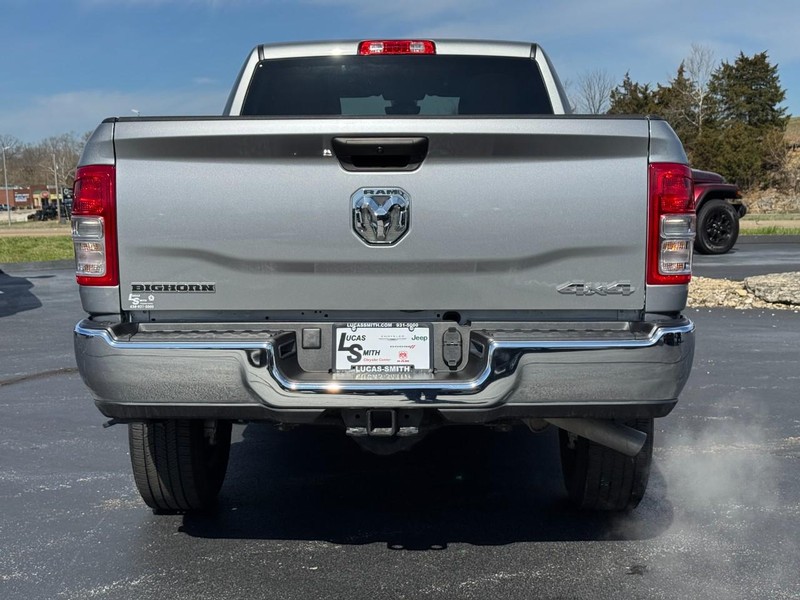 Ram 2500 Vehicle Full-screen Gallery Image 05