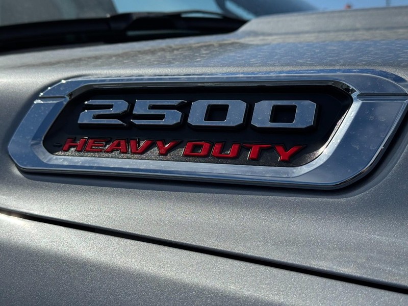 Ram 2500 Vehicle Full-screen Gallery Image 10