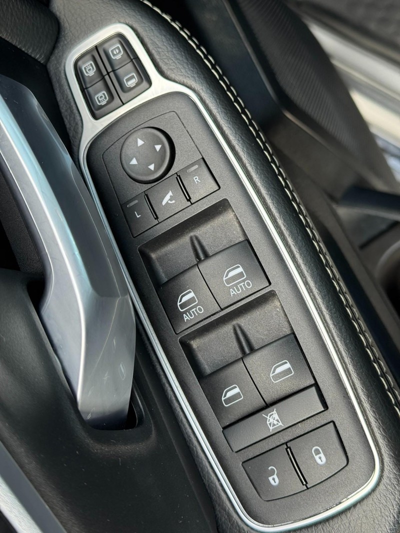 Ram 2500 Vehicle Full-screen Gallery Image 15