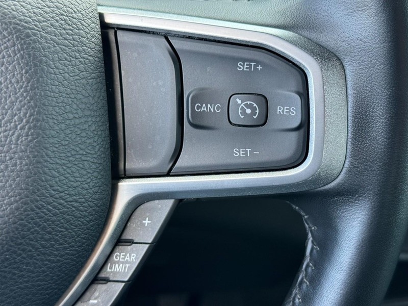Ram 2500 Vehicle Full-screen Gallery Image 18