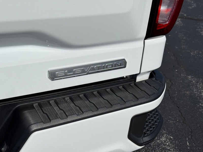 GMC Sierra 1500 Vehicle Full-screen Gallery Image 06