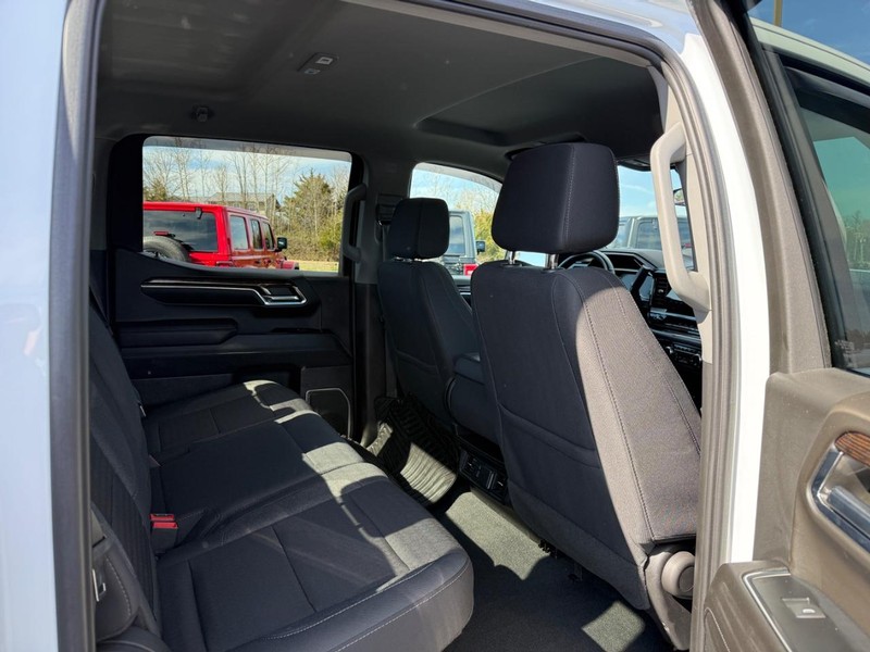 GMC Sierra 1500 Vehicle Full-screen Gallery Image 11