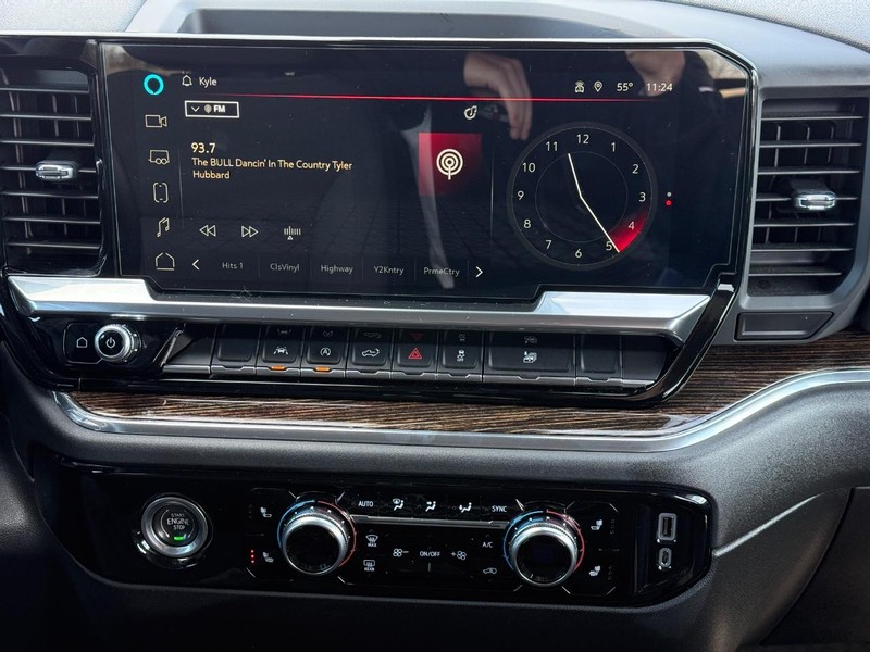 GMC Sierra 1500 Vehicle Full-screen Gallery Image 14