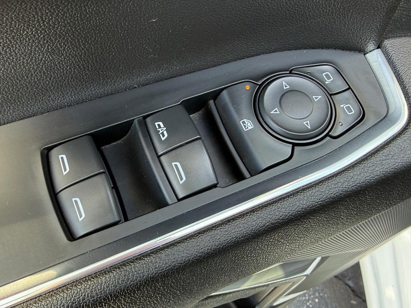 GMC Sierra 1500 Vehicle Full-screen Gallery Image 15