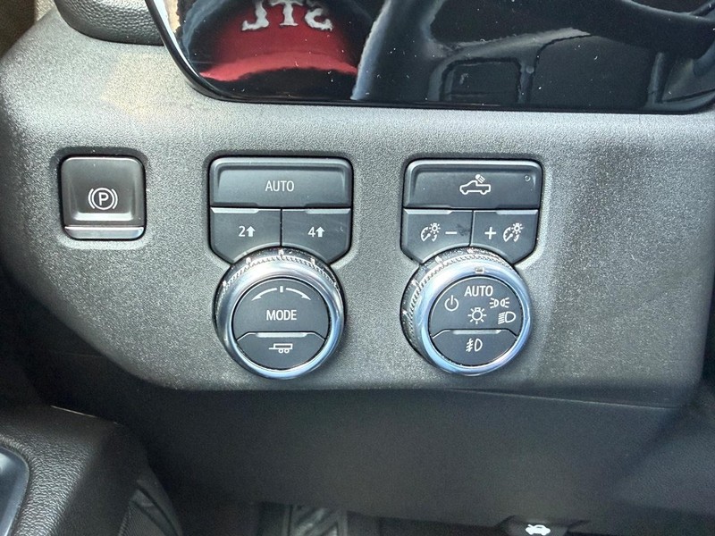 GMC Sierra 1500 Vehicle Full-screen Gallery Image 17