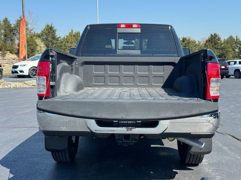 Ram 2500 Vehicle Full-screen Gallery Image 04