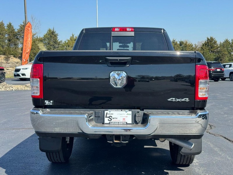 Ram 2500 Vehicle Full-screen Gallery Image 05