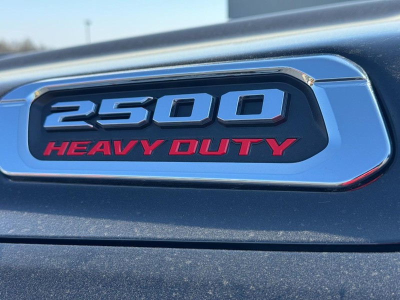 Ram 2500 Vehicle Full-screen Gallery Image 07