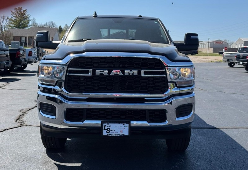 Ram 2500 Vehicle Full-screen Gallery Image 09