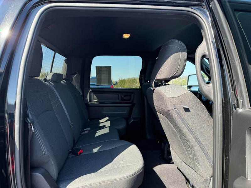 Ram 2500 Vehicle Full-screen Gallery Image 11