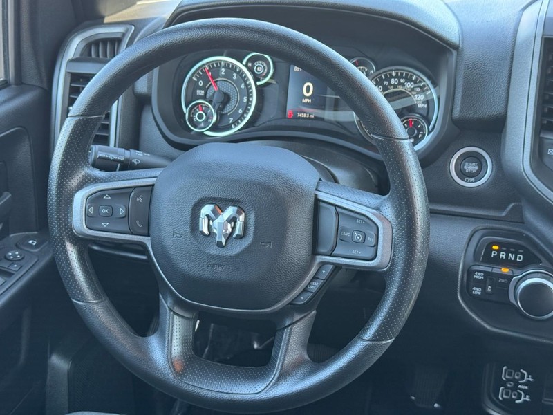 Ram 2500 Vehicle Full-screen Gallery Image 13