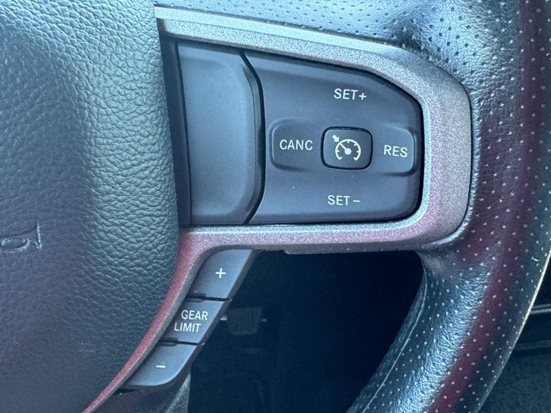 Ram 2500 Vehicle Full-screen Gallery Image 18