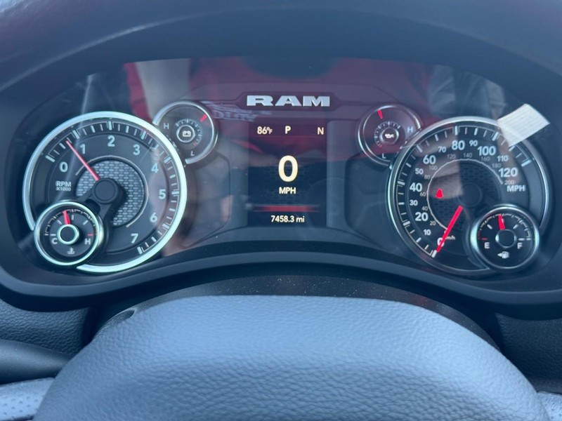 Ram 2500 Vehicle Full-screen Gallery Image 19
