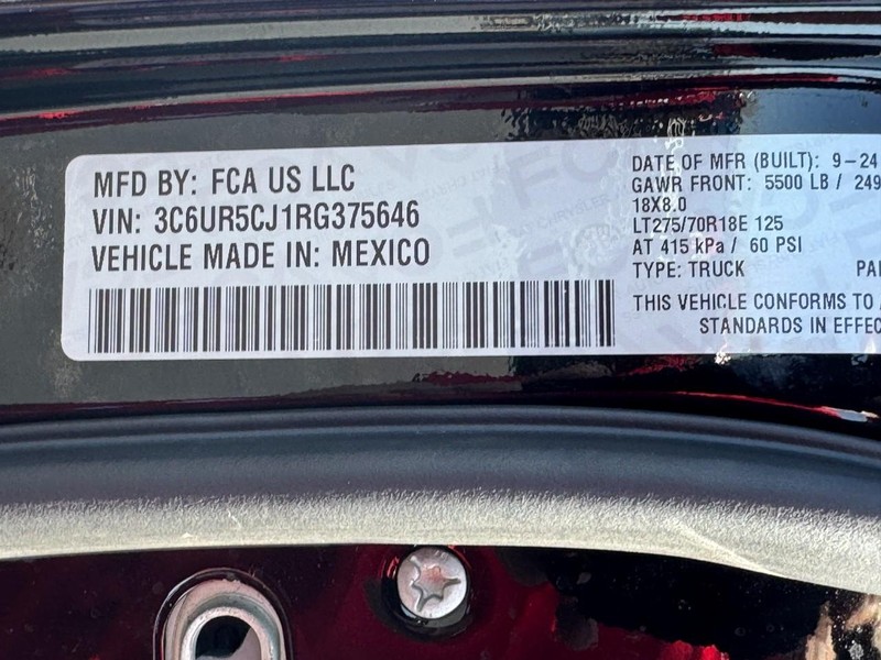 Ram 2500 Vehicle Full-screen Gallery Image 23