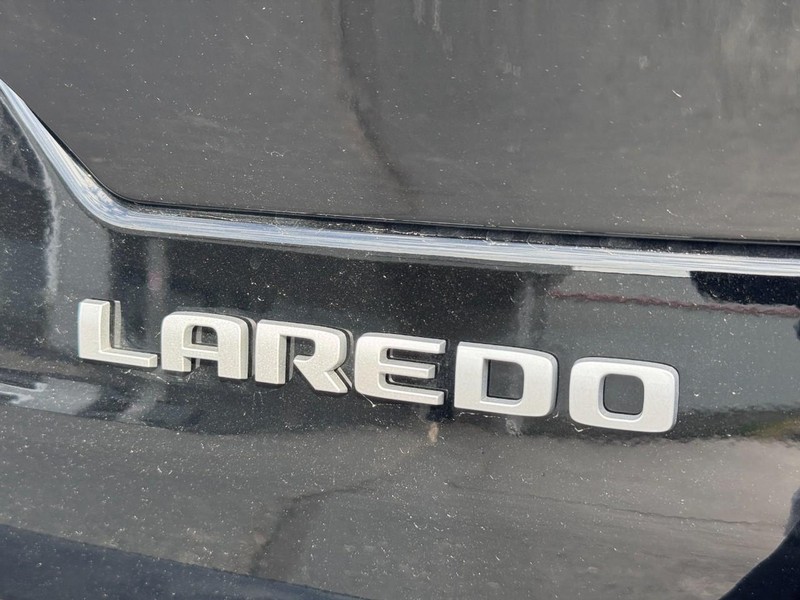 Jeep Grand Cherokee Vehicle Full-screen Gallery Image 4