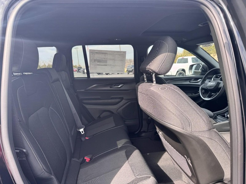 Jeep Grand Cherokee Vehicle Full-screen Gallery Image 6