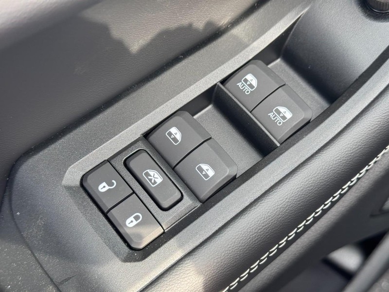 Jeep Grand Cherokee Vehicle Full-screen Gallery Image 10