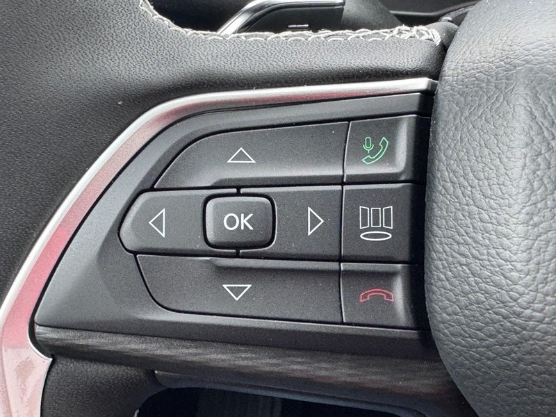 Jeep Grand Cherokee Vehicle Full-screen Gallery Image 12