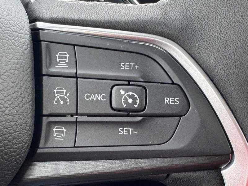 Jeep Grand Cherokee Vehicle Full-screen Gallery Image 13