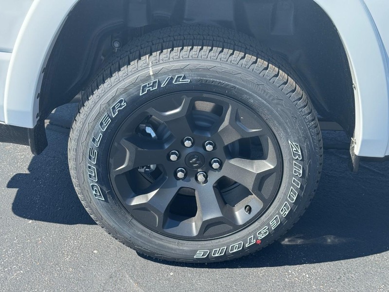 Ram 1500 Vehicle Full-screen Gallery Image 4