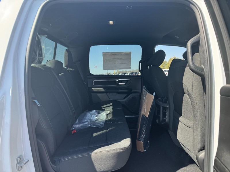 Ram 1500 Vehicle Full-screen Gallery Image 5