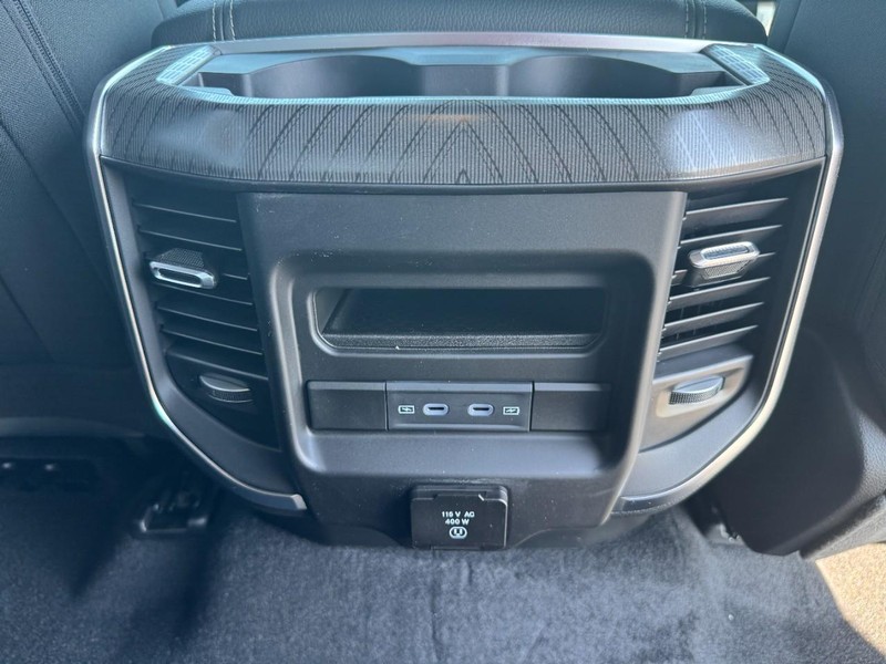 Ram 1500 Vehicle Full-screen Gallery Image 6