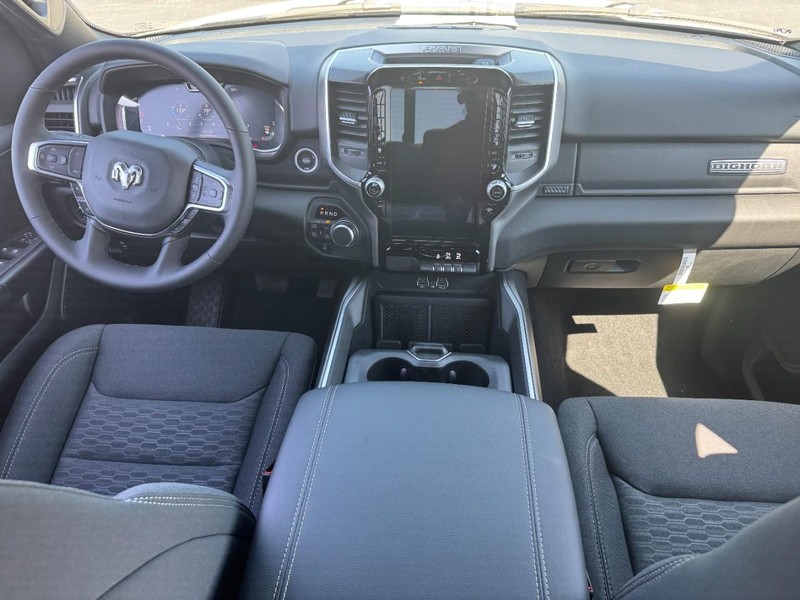 Ram 1500 Vehicle Full-screen Gallery Image 7