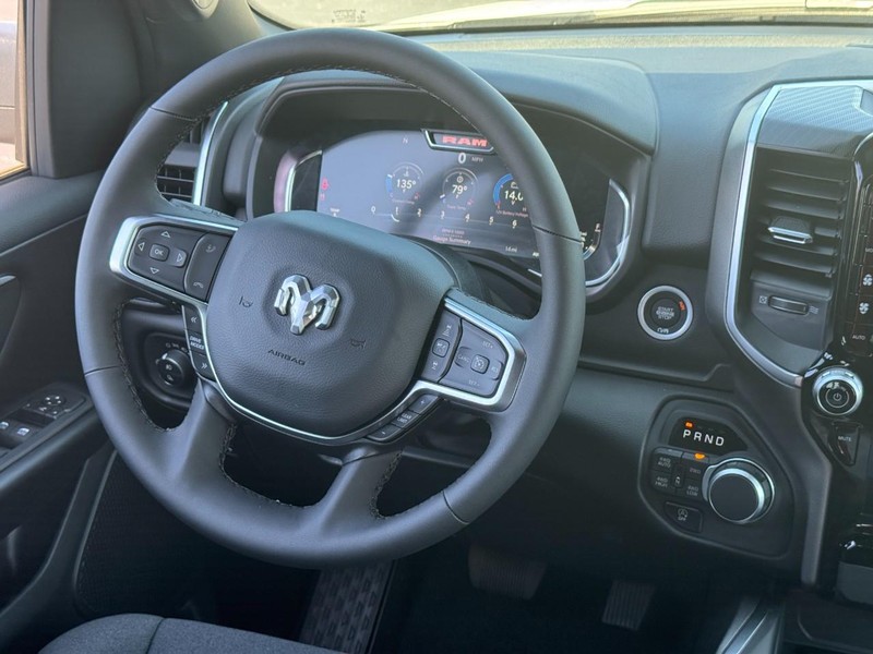 Ram 1500 Vehicle Full-screen Gallery Image 8