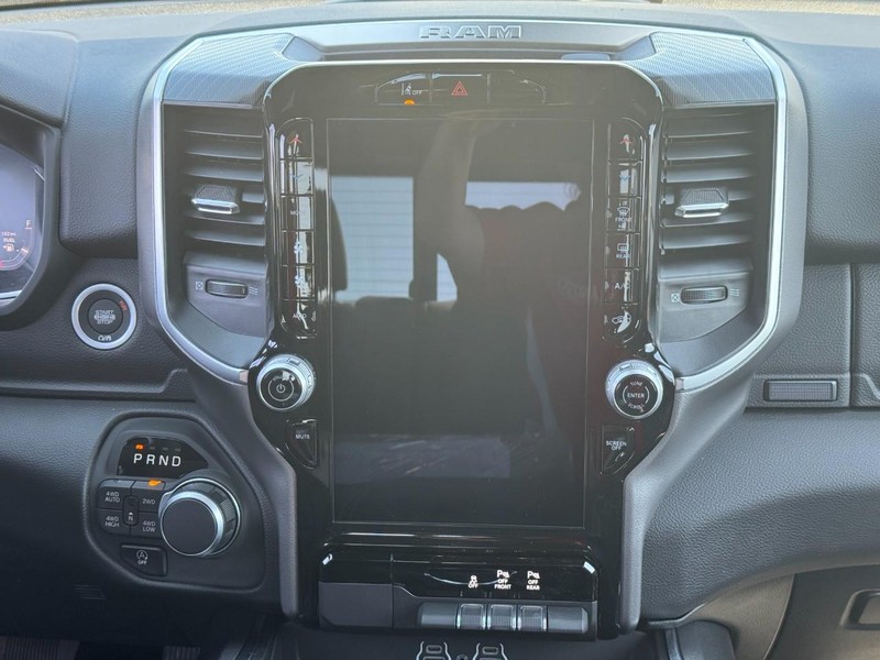 Ram 1500 Vehicle Full-screen Gallery Image 9