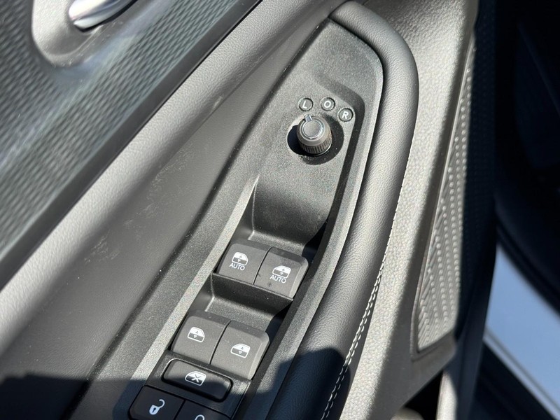 Jeep Grand Cherokee Vehicle Full-screen Gallery Image 9