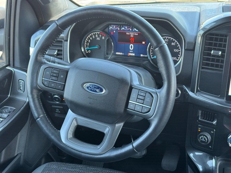 Ford F-150 Vehicle Full-screen Gallery Image 12