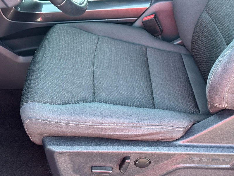 Ford F-150 Vehicle Full-screen Gallery Image 15