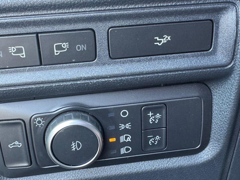 Ford F-150 Vehicle Full-screen Gallery Image 16