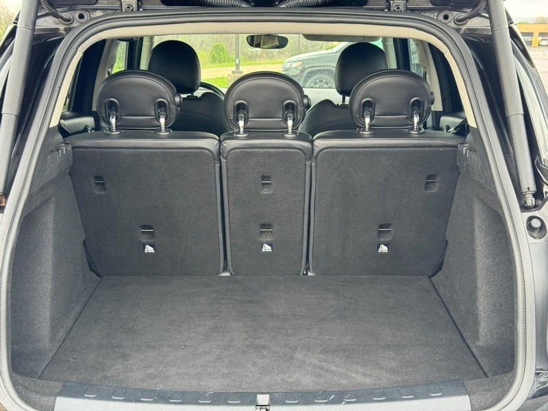 MINI Countryman Vehicle Full-screen Gallery Image 4