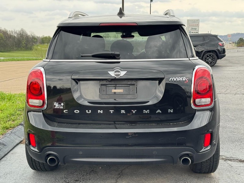 MINI Countryman Vehicle Full-screen Gallery Image 5