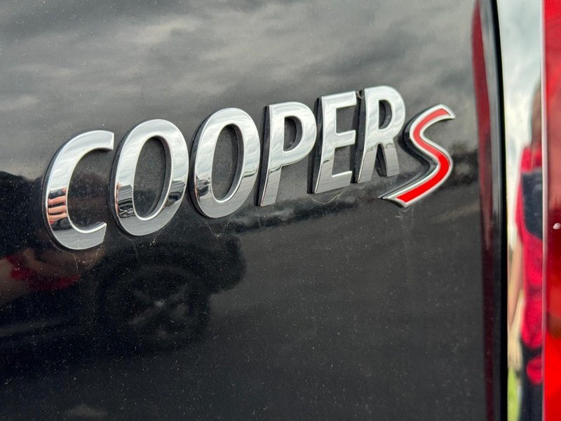 MINI Countryman Vehicle Full-screen Gallery Image 6