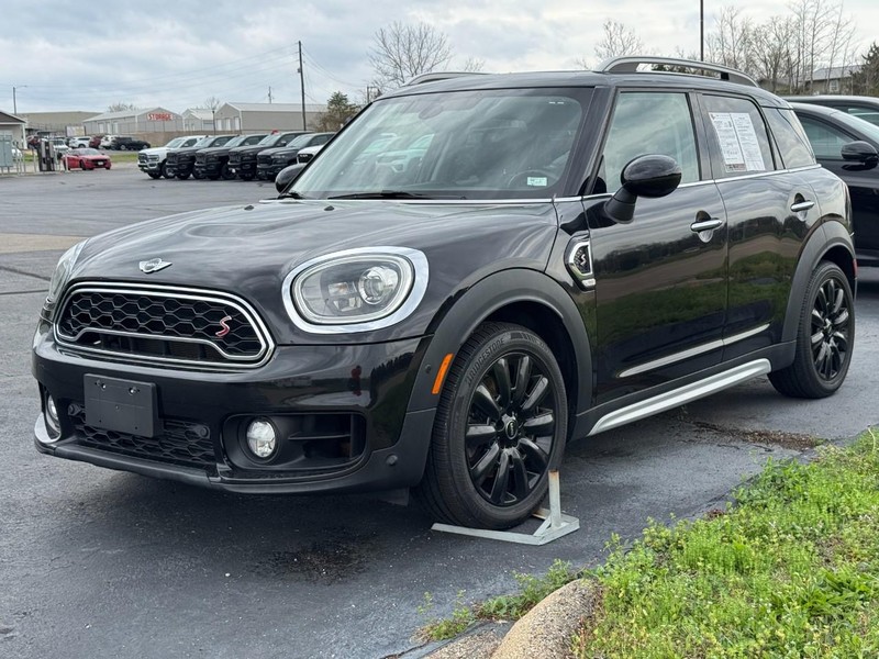 MINI Countryman Vehicle Full-screen Gallery Image 8